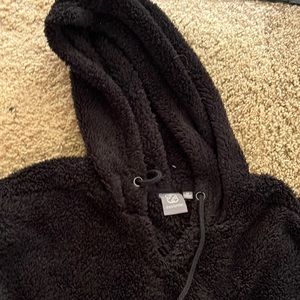 Daisey Fuentes fuzzy sweatshirt size medium